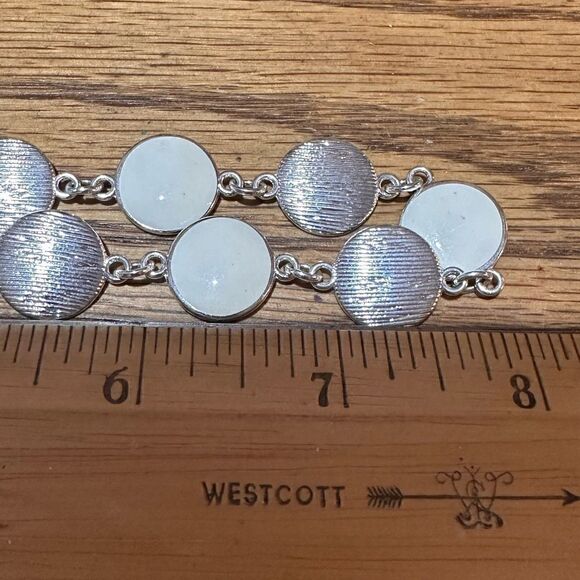 Gloria Vanderbilt Silver & White Disc Necklace 16” - Picture 3 of 4